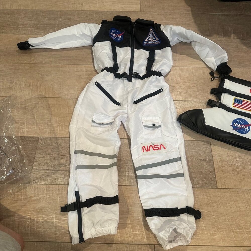 NASA ASTRONAUT KIDS HALLOWEEN COSTUME AND BOOTS SMALL 4-6 YEARS